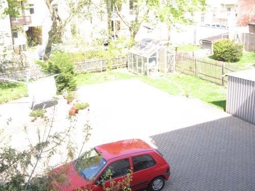 Große DG 2-Zimmer mit Einbauküche, Laminat in Topplage zum Toppreis! Stellplatz mgl. – wr8