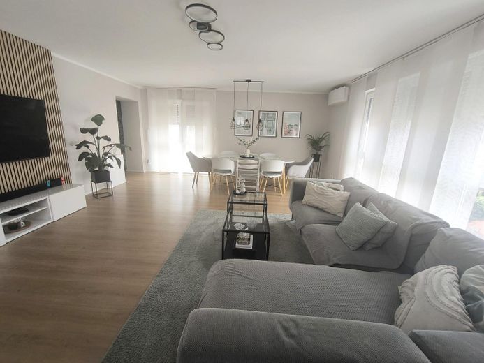 Apartamento de 4 habitaciones – tranquilo y céntrico en Rüsselsheim am Main – Photo 1