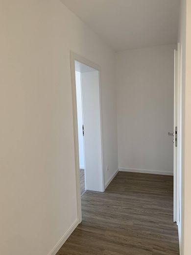 Piękne 3-pokojowe mieszkanie z kuchnią i łazienką oraz balkonem w Pfersee – Zdjęcie 10