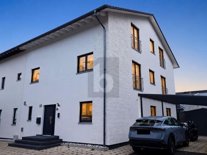 LUXURIÖSE DOPPELHAUSHÄLFTE MIT POOL – Foto 1