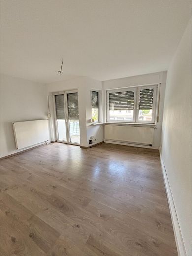 3-Zimmer-Wohnung mit Balkon in Stuttgart-Ost – Wohnzimmer