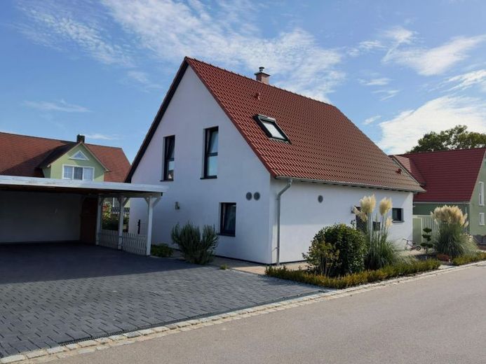Modernes 4 Zi.EFH in Neubaugegend mit großem Garten, Doppelcarport und bester Energieklasse A+ – Foto 1