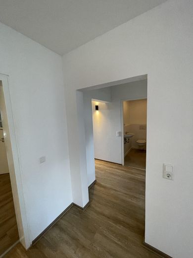 4,5 Zimmer-Wohnung in Darmstadt - Kranichstein – Blickrichtung Essen zu Flur 2.