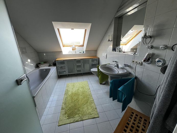 Außergewöhnliche Wohnung mit 187qm Grundfläche, Dachterrasse und Südbalkon – Badezimmer