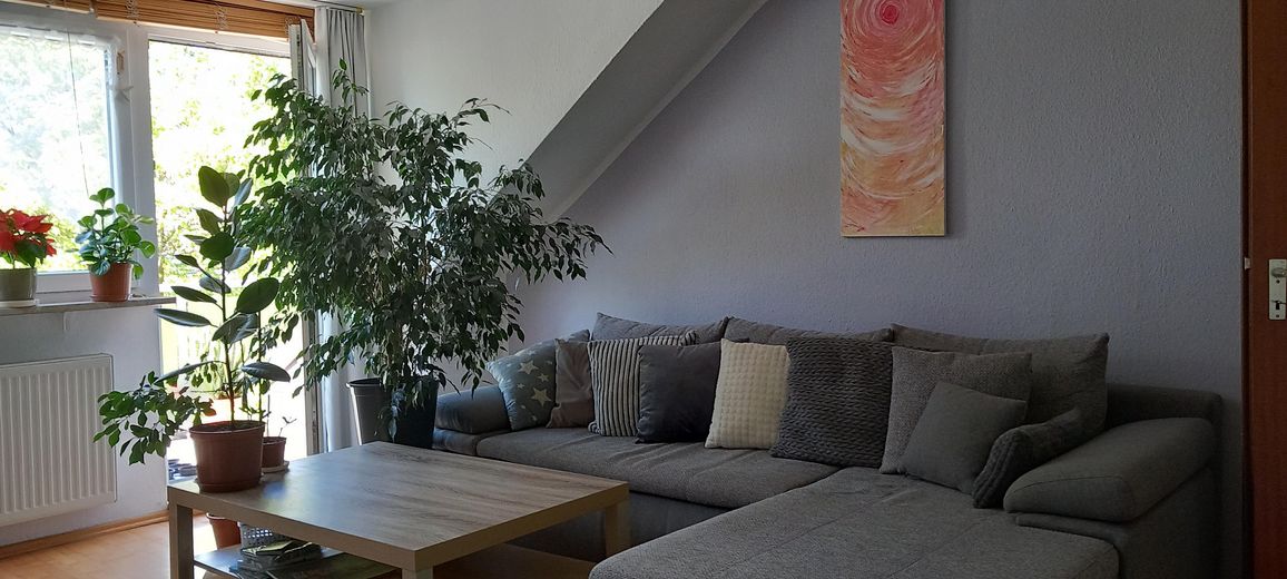 Wohnzimmer mit Zugang Balkon