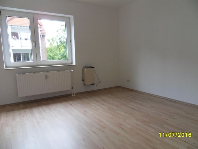 ***Gruntownie wyremontowana łazienka z oknem, balkon południowo-zachodni z dużą ilością słońca, położony wśród zieleni*** – Kinderzimmer /  Büro