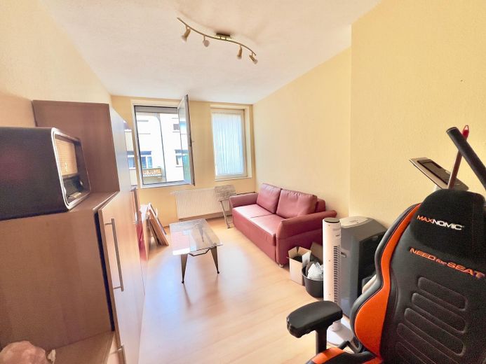 Moderne 4-Zimmer-Wohnung im Herzen von Kassel mit Westbalkon – Zimmer