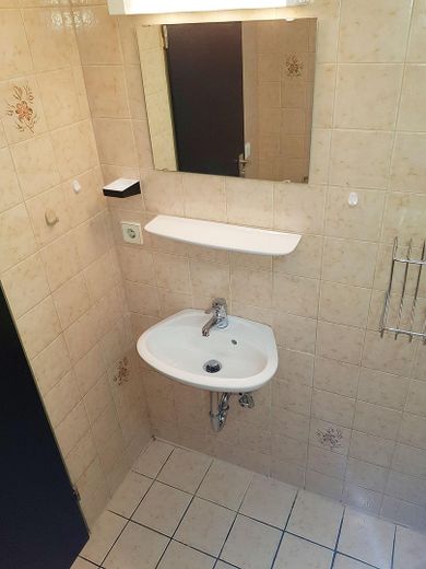 Retail space / office / practice — quiet yet central / S-Bahn around the corner / on 2 levels – WC Souterrain
