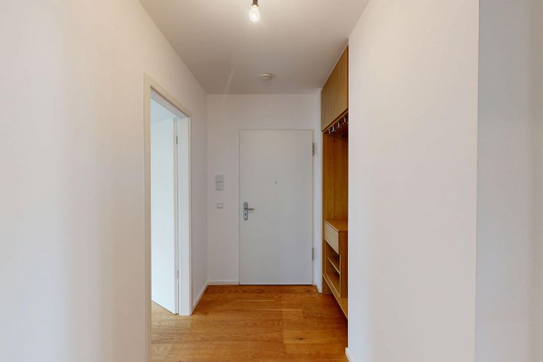 Moderno piso de 3 habitaciones con azotea, balcón y plaza de garaje subterráneo en HafenCity – Flur