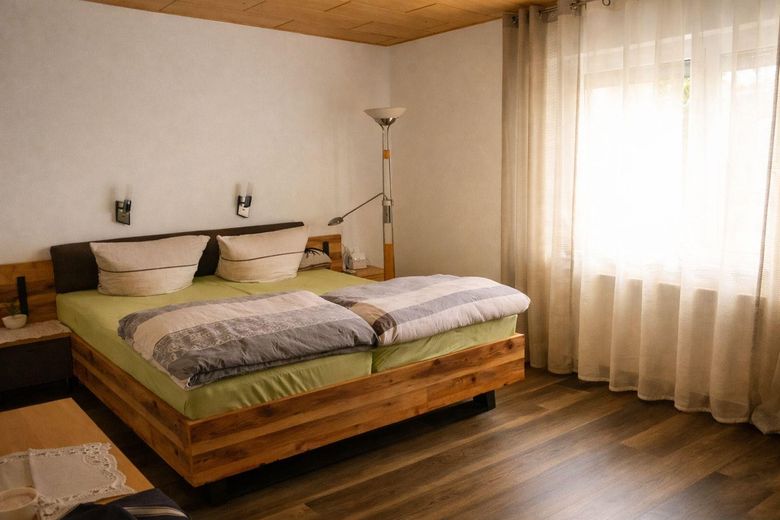 Großzügiges Einfamilienhaus mit Sauna und viel Platz im Hunsrück – Schlafen EG