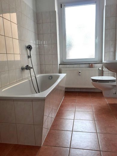 Helle freundliche 3R-Wohnung mit Tageslicht-Bad in Buchholz – Beispiel Bad