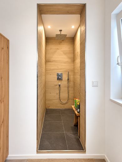 Piso moderno de 3 habitaciones con terraza y garaje en Buxtehude-Altkloster – Dusche