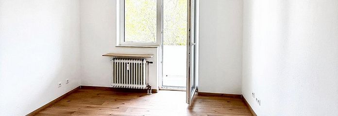 Модернізована 1-кімнатна квартира в Денцлінгені, вільна для заселення та без комісії – Zimmer