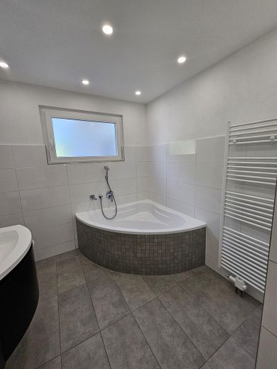 Bad mit Badewanne