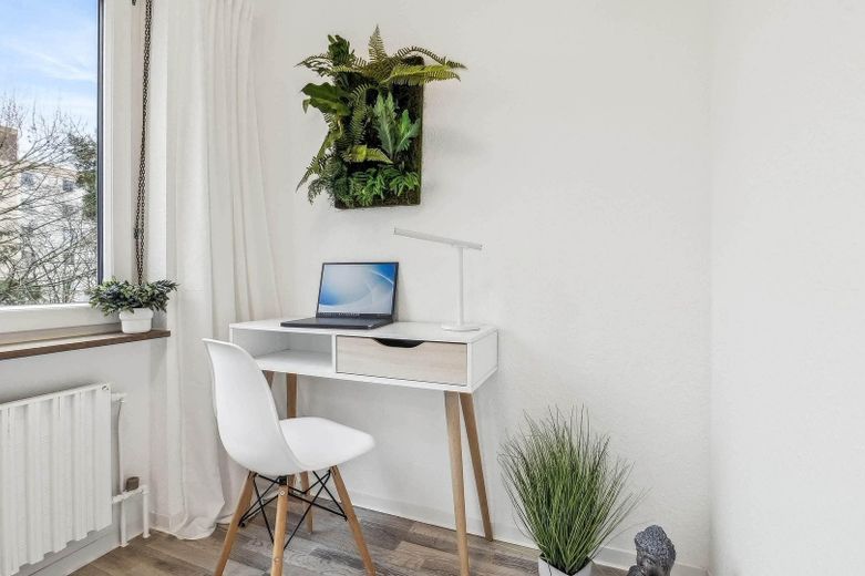Appartement prêt à emménager + lumineux SB-Eschberg, sans commission du propriétaire – Arbeitsplatz