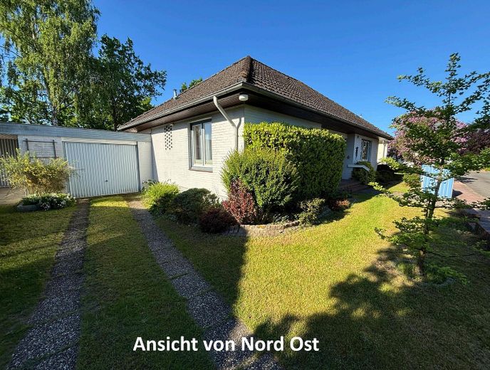 Architektenhaus in ruhigem Wohnviertel für Familie mit HomeOffice – Ansicht Nord Ost