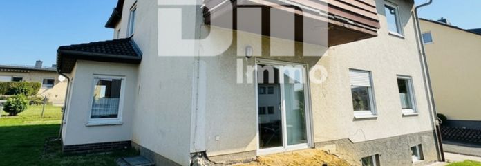 Gepflegtes Ein / Zweifamilienhaus mit Doppelgarage in begehrter Ortsrandlage von Zierenberg