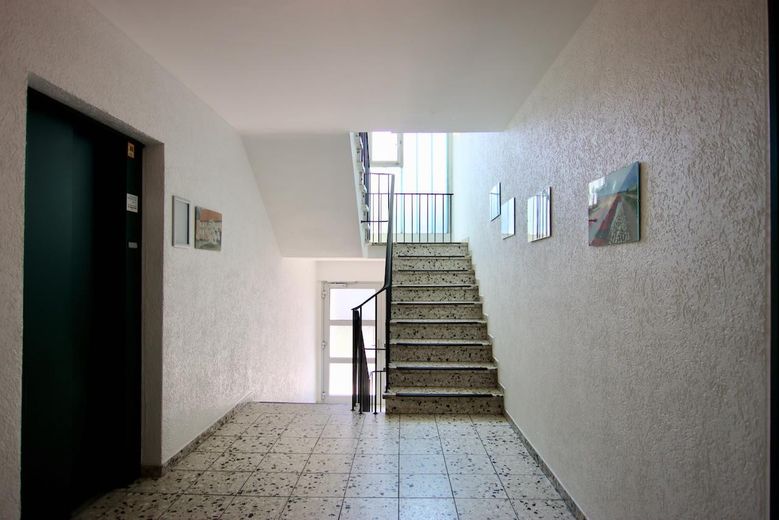 Treppenhaus mit Fahrstuhl