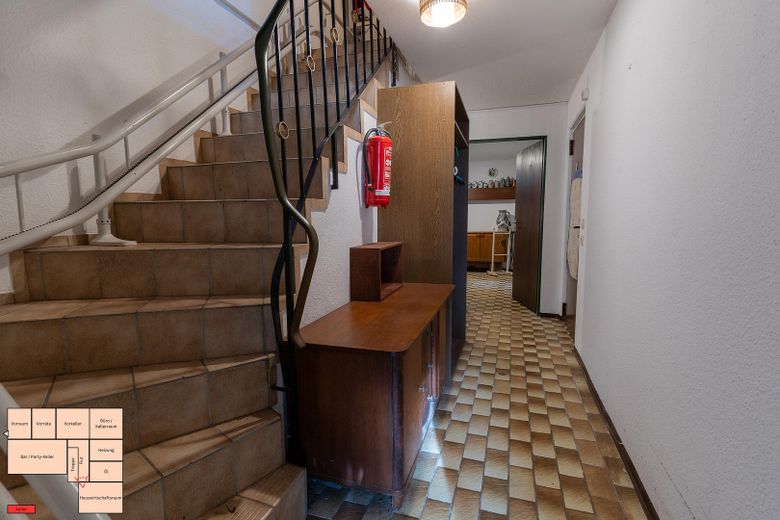 Ideales Haus für Familie mit 2–4 Kinder in sehr ruhiger Traumlage und viel Platz in Bühl-Weitenung – Flur Keller