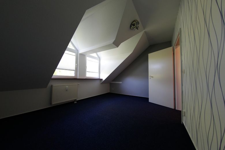 Viel Platz, viel Grün, kein Stress: Ihr neues Zuhause am Waldrand – Kinderzimmer / Büro
