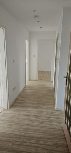 Beautiful 3-room apartment in quiet apartment building with balcony – Flur