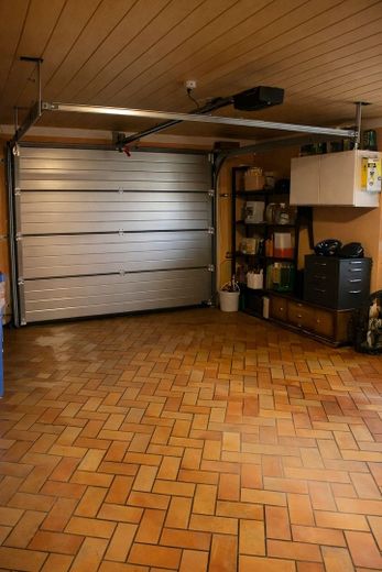 Großzügiges Einfamilienhaus mit Sauna und viel Platz im Hunsrück – Garage UG