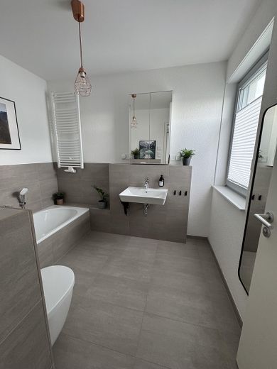 Tageslicht Wannen-Bad en suite