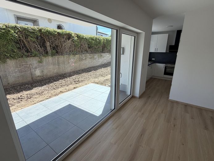 Nouveau projet haut de gamme : 3-4 pièces avec faibles charges (bâtiment KFW55) – EG re. Terrasse Blick Wozi