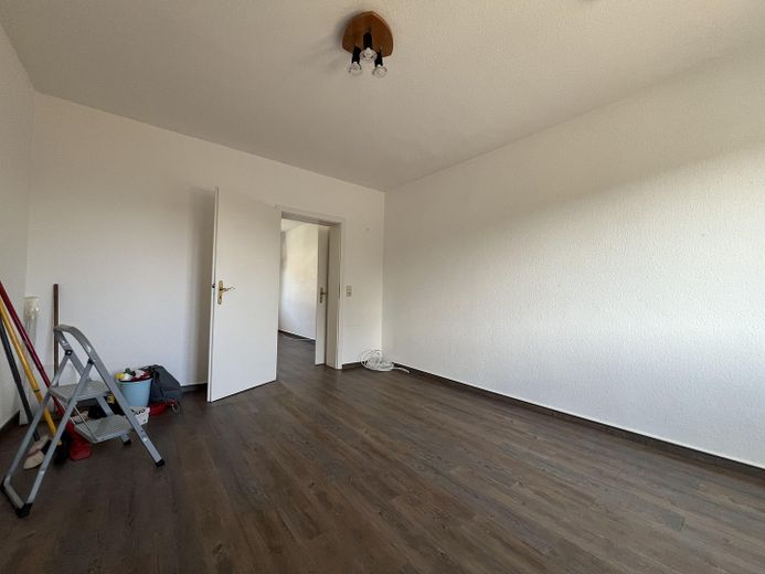 شقة هادئة وعصرية مع مطبخ مجهز وحمام عالي الجودة – Schlafzimmer (vor Renovierung)