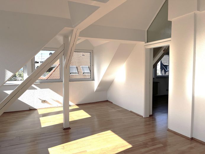 Charmante lichtdurchflutete  Eigentumswohnung mit Dachterrasse in Südlage – Esszimmer
