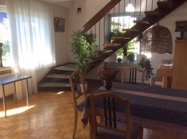 Großzügige Eigentumswohnung im 1. OG mit Studio und Garten – Esszimmer