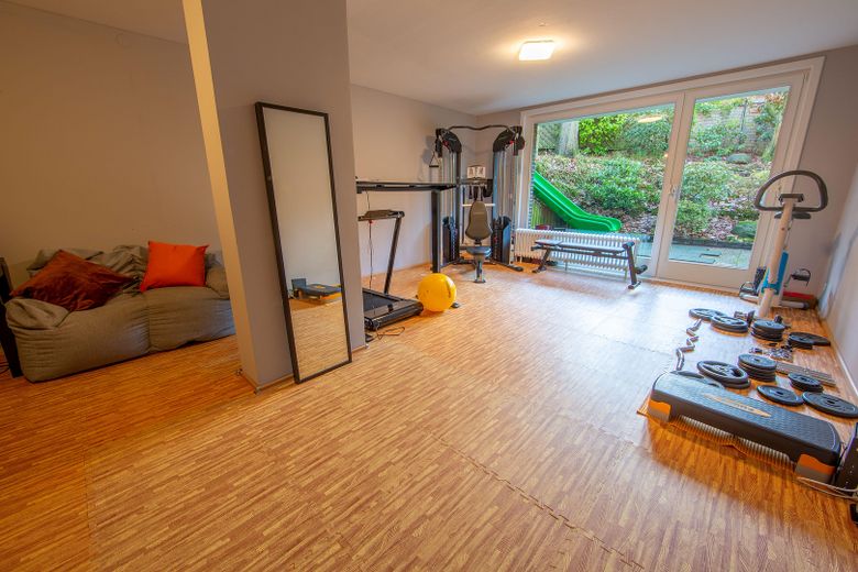 Großzügiges Einfamilienhaus in bester Lage mit tollem Garten – Wohnzimmer UG