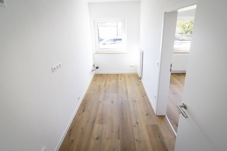 *Sin comisión*, *Modernizado*, *Porción de jardín* Venta de piso en planta baja en Niederwerrn – Küche
