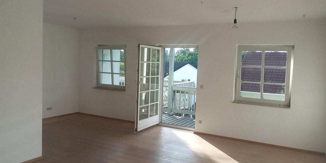 Schöne 6 Zimmerwohnung in Dogern mit großem Balkon – Wohnzimmer