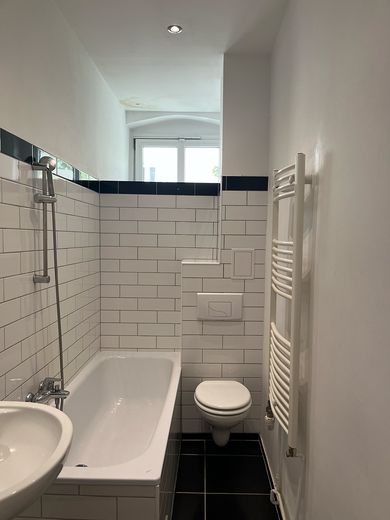 Sanierter Altbau, bezugsfrei, provisionsfrei – vom Eigentümer – Badezimmer