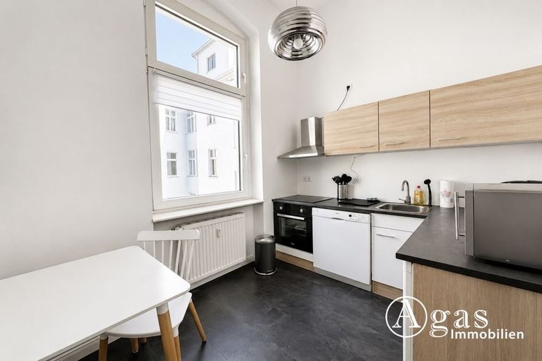 Edificio antiguo elegantemente renovado en el ala lateral - disponible para ocupar en Berlín-Schöneberg – Küche