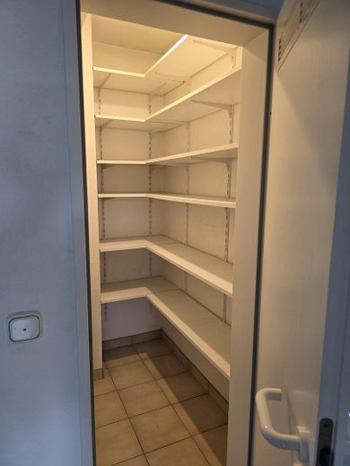 Rara opportunità nel Kreuzviertel: appartamento su due livelli, ca. 145 m², 4 locali, balcone – senza provvigione – 3. OG_Abstellraum (1)