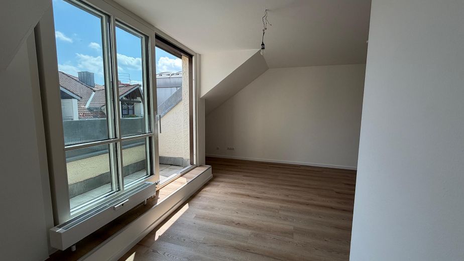 Erstbezug nach Sanierung im Herzen von Unterhaching – Wohnzimmer