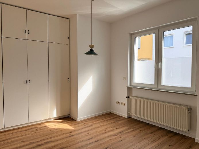 Apartamento de 2 habitaciones recién renovado con balcón y cocina equipada en Koblenz-Horchheim – Schlafzimmer