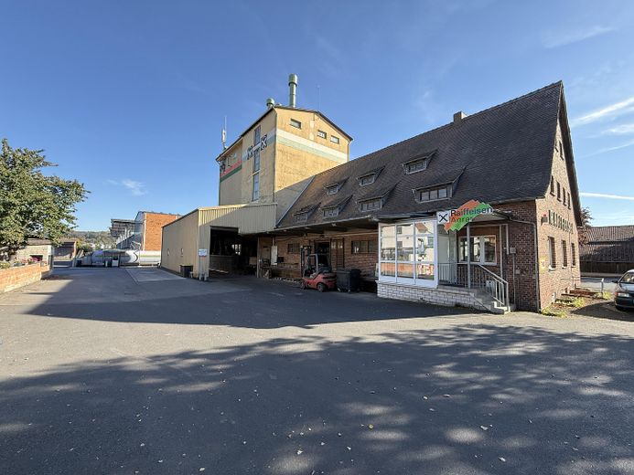 GUTE LAGE IN GUDENSBERG - Vielseitig nutzbare Gewerbeimmobilie mit Lager- und Freiflächen – Außenansicht