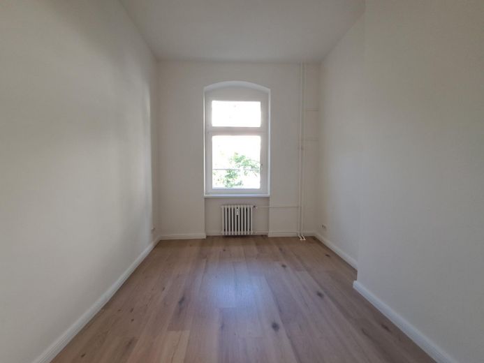 Stilvolle, geräumige 2-Zimmer-Wohnung am Viktoriapark, *KEINE PROVISION* – Schlafzimmer