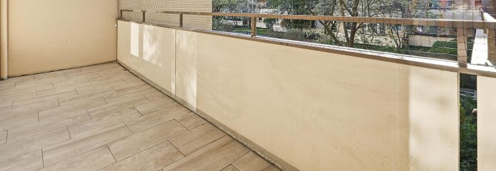 Світла 2,5-кімнатна квартира з великим південно-західним балконом та вбудованою кухнею – Balkon 1