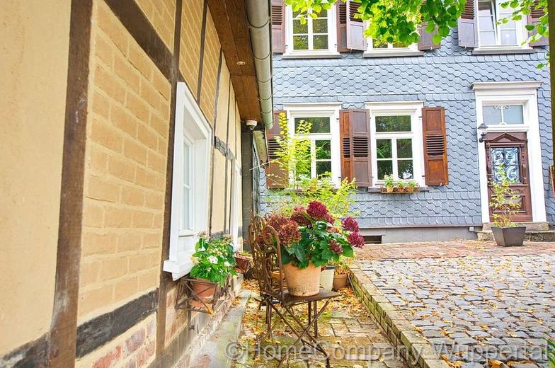 Wohnen in einem Bergischen Häuschen! Hochwertig renoviertes Fachwerk-Tiny-Haus in Cronenberg – 4e41474e9c9bd674e53cf946c3c20400371779b8.jpg