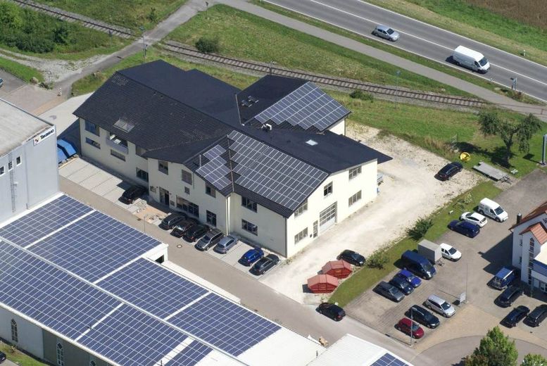 Firmengebäude o. Parkplätze
