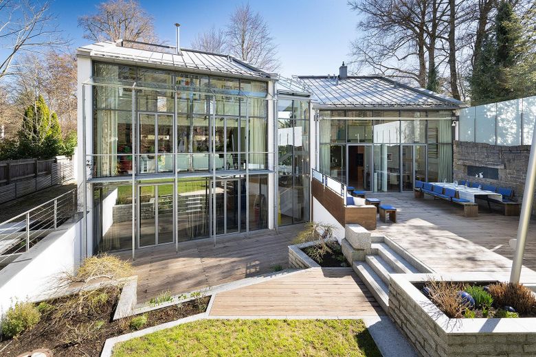Unikat in Grünwald - Lichtdurchflutete moderne Split-Level-Villa - von privat - ohne Makler! – Ansicht vom Garten