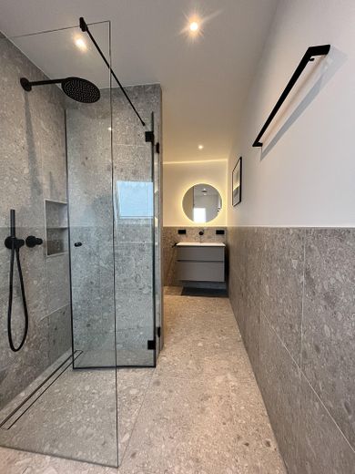 Großzügige Maisonettewohnung mit Hausgefühl – Bad im Wohnbereich