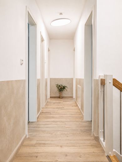 Modernes 217-m²-Familienhaus mit 8 Zimmern, PV-Speicher, Wallbox, Solar & großem Garten – Foto 23