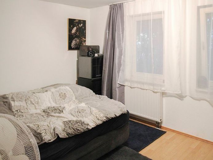 Raum für deine Träume: Große 3-Zimmer-EG-Wohnung mit Ausbaupotenzial – Фотографія 1