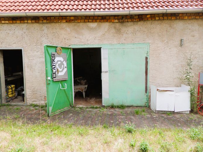 Klinker, Garten, Werkstattglück: Ein Zuhause für Nestbauer und Macher – Nebengebäude 