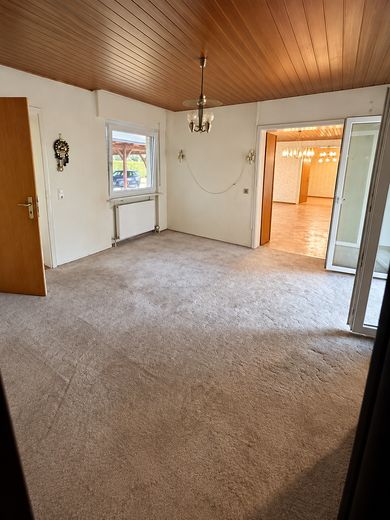 Wolnostojący bungalow dla 1 rodziny z garażem w Kleinostheim Waldstadt bez pośrednika – Esszimmer